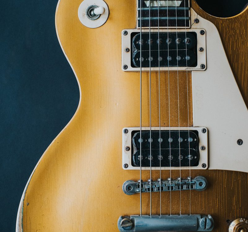 closeup photography of electric guitar